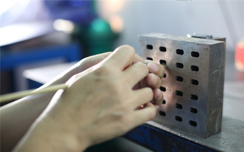 科翔模具_塑料模具注塑加工廠生產abs注塑件怎么才能增加光亮度？